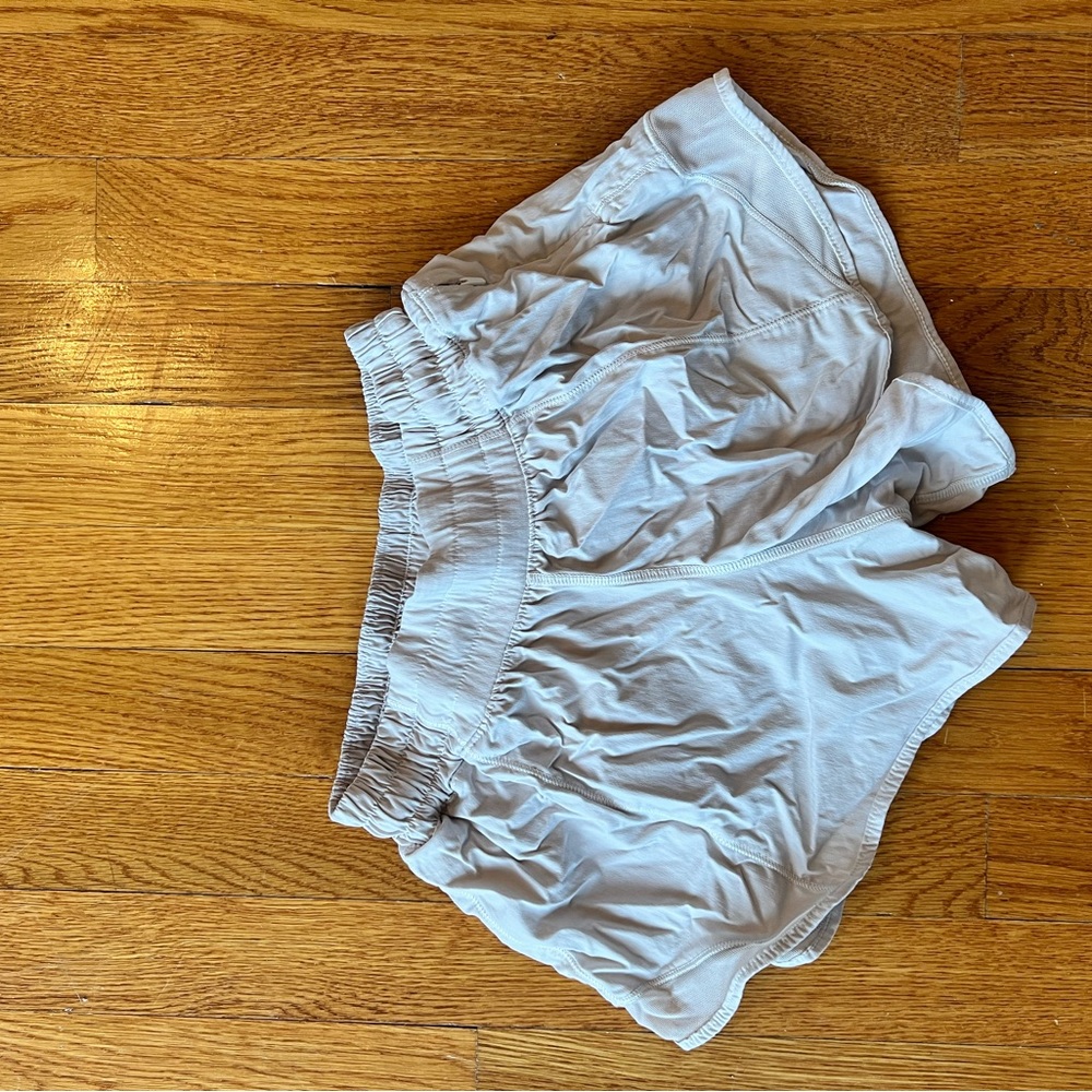 Lululemon, White, Hotty hot shorts, size 2, lightly worn